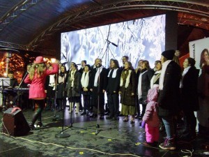 Vystúpenie Zboru Anky Repkovej - Spievanie nás baví na Staromestských vianočných trhoch v Bratislave